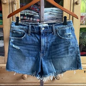 Abercrombie 4” mom short high rise